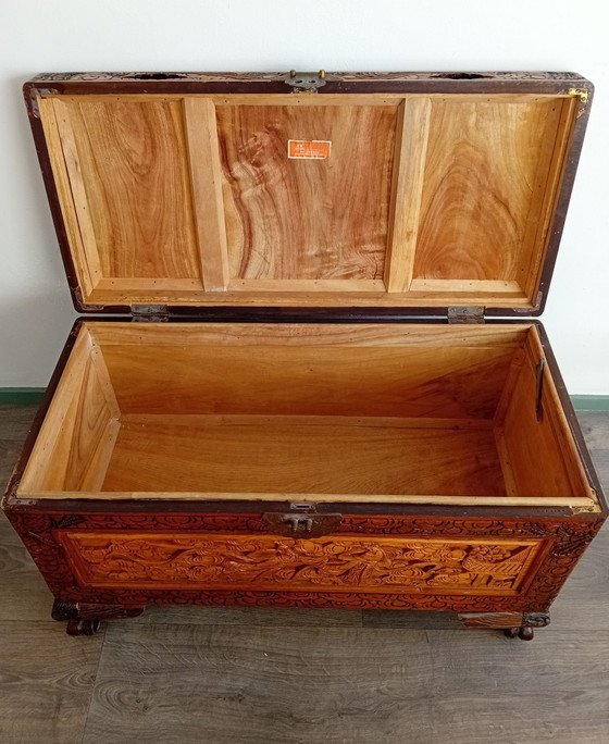 Baule cinese in canfora intagliato vintage – Armadi contenitori, Legno, Ottone (photo 6 of 15)