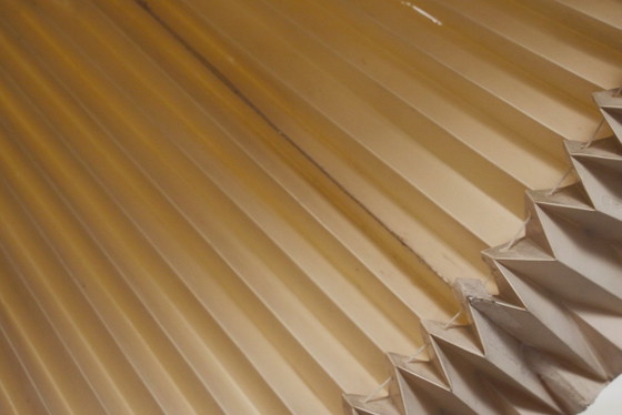 Image 1 of Vintage Le Klint vloerlamp met originele handgevouwen geplooide acrylkap, Deense mid-century moderne leeslamp met magazijn.