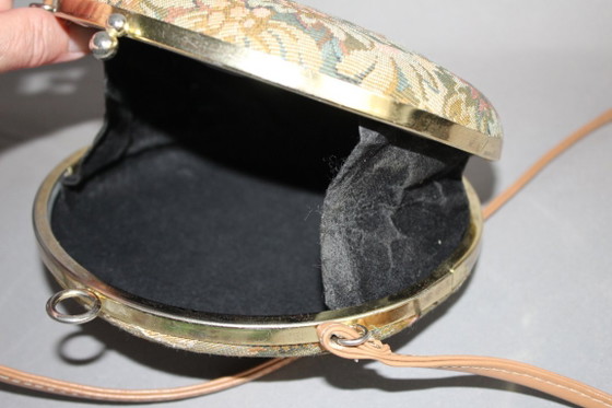 Image 1 of Ronde vintage handtas met petit point-borduurwerk