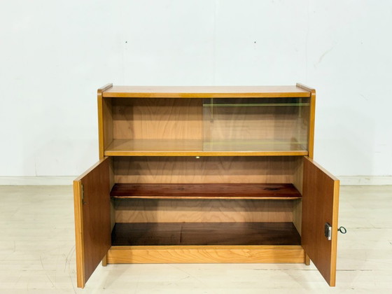 Image 1 of Commode/petite vitrine style années 60 – Bois d'orme