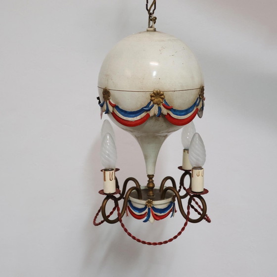 Image 1 of Lámpara de araña con globo aerostático de diseño francés Toleware, antigüedades modernas de los años 50