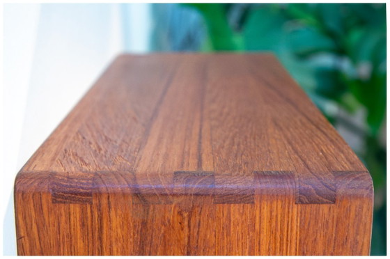 Image 1 of Scandinavische plank van massief teakhout uit de jaren 60.