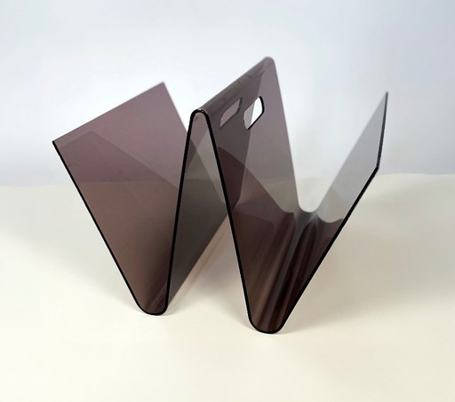 Zeitschriftenständer aus getöntem Plexiglas in W-Form aus den 1970er Jahren