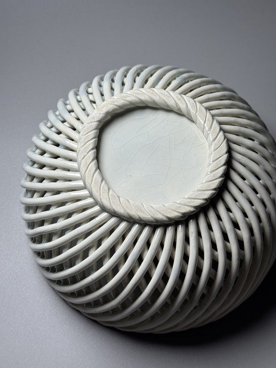 Image 1 of Grande cestino vintage in maiolica italiana con coperchio floreale