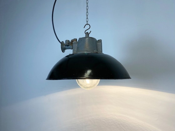Image 1 of Suspension industrielle en émail noir et fonte, années 1960