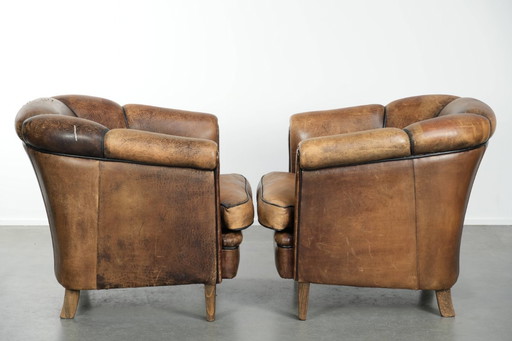 Robustes Set aus 2 Vintage-Clubsesseln im englischen Stil mit Schaffellbezug