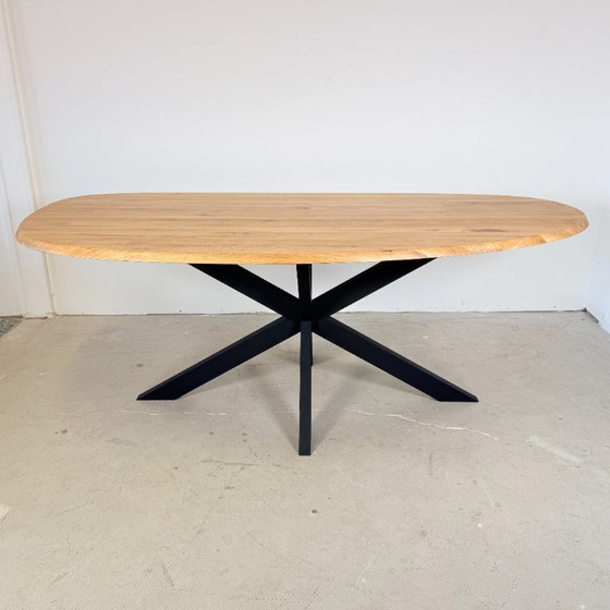 Image 1 of Organisch eiken eettafel met stalen matrixpoot, Hjort Knudsen