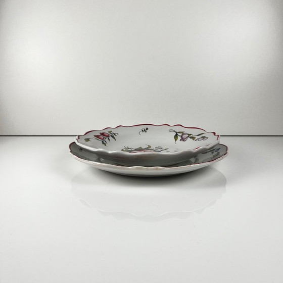 Image 1 of Set di 2 piatti in ceramica dipinti a mano con motivi floreali