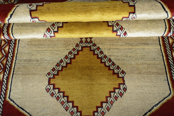 Image 1 of Handgeknüpfter Gabbeh Nomadenteppich – 226 x 133 cm – Naturtöne & Senfgelb – Unikat aus reiner Wolle