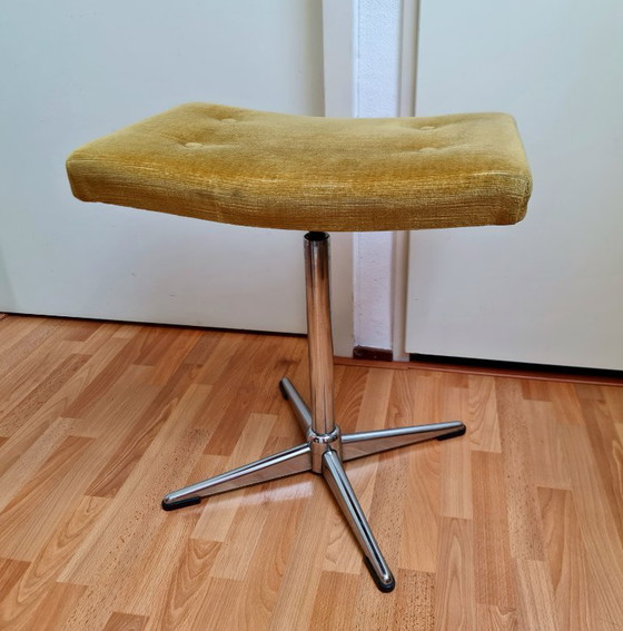 Unique Mid-Century Design Piano Stool / Footstool Tufted Ocher Yellow Velvet 70s Space Age (photo 3 of 10)