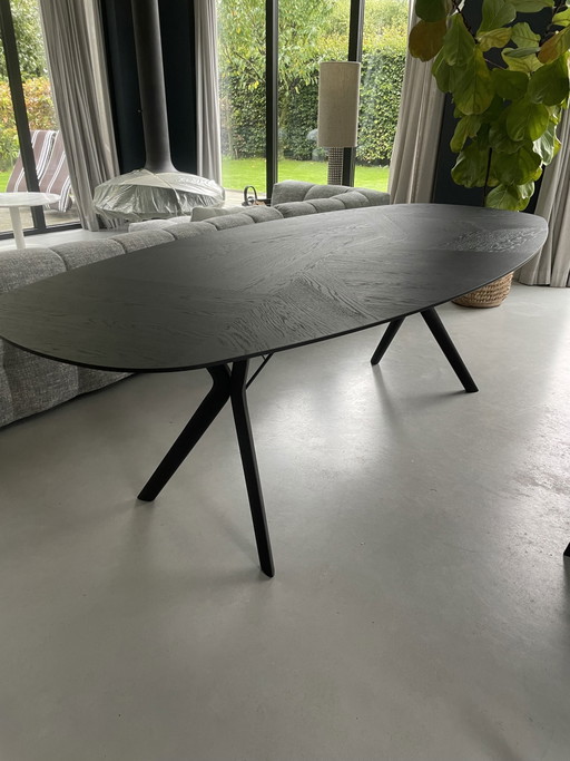 Mobitec Eclipse dining table