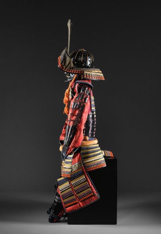 Image 1 of réplique d'armure japonaise en laque noire