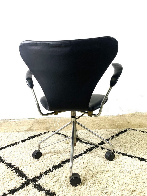 Seven Office Chair by Arne Jacobsen for Fritz Hansen, Denmark, 1960s – Swivel chairs, Leather, Vintage (photo 4 of 8)
