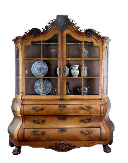 Beautiful cabinet from the Louis 15th period, circa 1750.