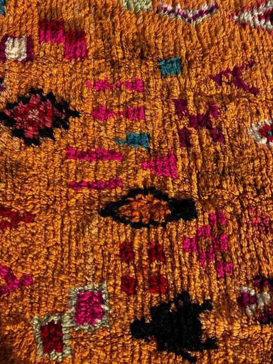 Image 1 of Modern Marokkaans wollen tapijt in oranje - Abstract Berber-kleurontwerp