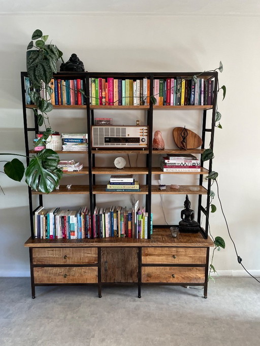 Librería industrial de madera de mango