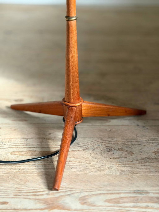 Lampada da lettura scandinava a treppiede in teak e ottone. – vloerlampen, Brass, Scandinavian (photo 2 of 10)