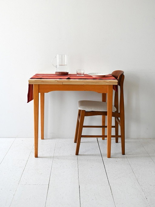 Table vintage suédoise des années 1960 en formica à effet de pin