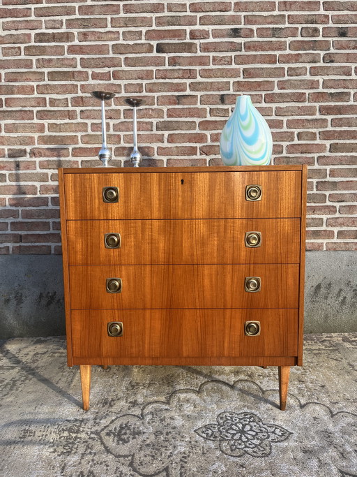 Cassettiera alta vintage di metà secolo, realizzata da MSI Sweden in teak.