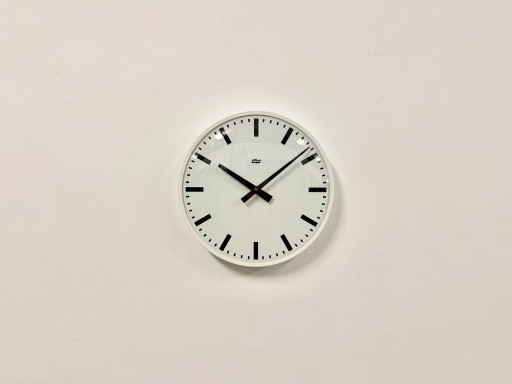 Vintage weiße Bakelit-Wanduhr von ESMI, 1980er Jahre