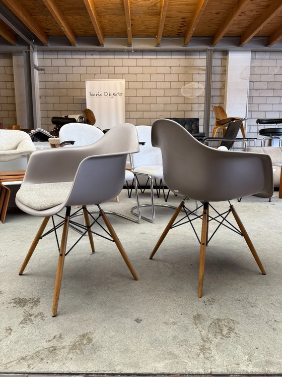 Poltrona Vitra Eames DAW, Charles e Ray Eames (disponibilità: 2) – Poltrone, Metallo, Plastica (photo 8 of 11)