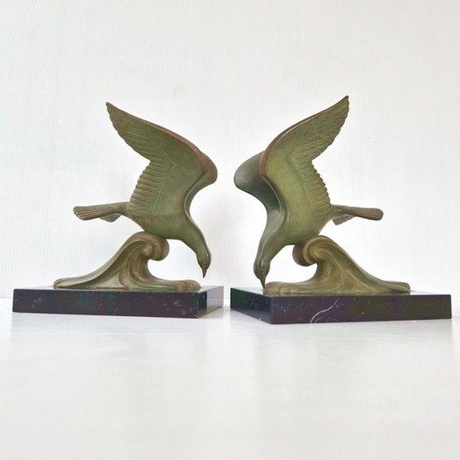 Pair of vintage 1950s bookends, seagull on a wave, marble & metal, 50s