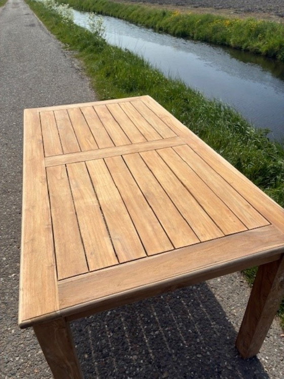 Image 1 of Hochwertiger Teak-Gartentisch – neuwertig