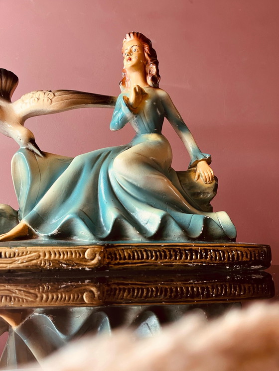 Image 1 of Art-Deco-Statue einer Frau mit Vögeln