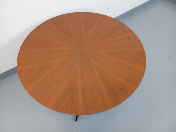 Image 1 of Grande table basse ronde style scandinave vintage modulable en table à manger “monte et baisse”, en teck et métal noir