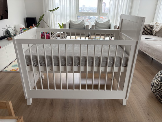 Image 1 of Culla per bambini dipinta a mano, bianca lucida