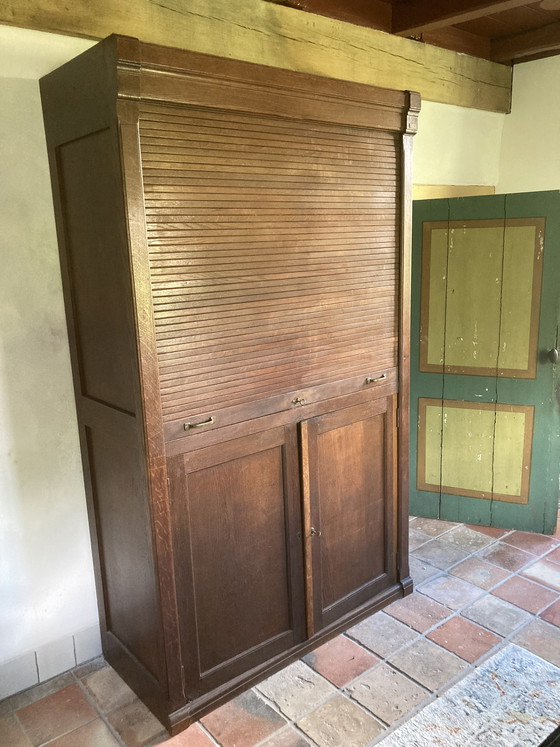 Image 1 of Armario con persiana enrollable de roble