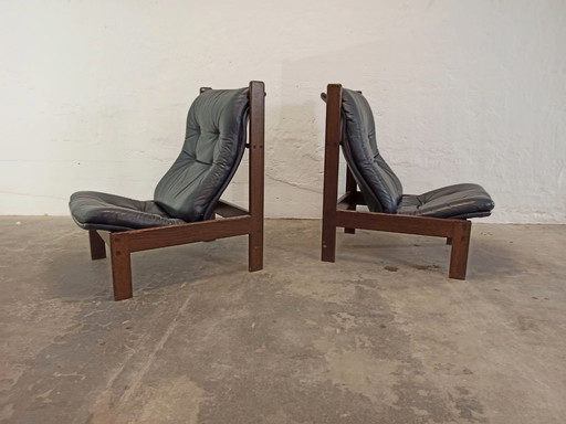 2 sillones de cuero de mediados de siglo