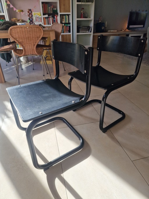 Twee keer Fm622 chair van Anno Studio / Friis & Moltke