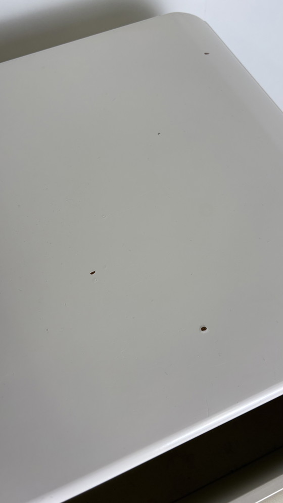 Image 1 of 2 comodini vintage in legno massiccio Space Age bianco con cassetti su rotelle