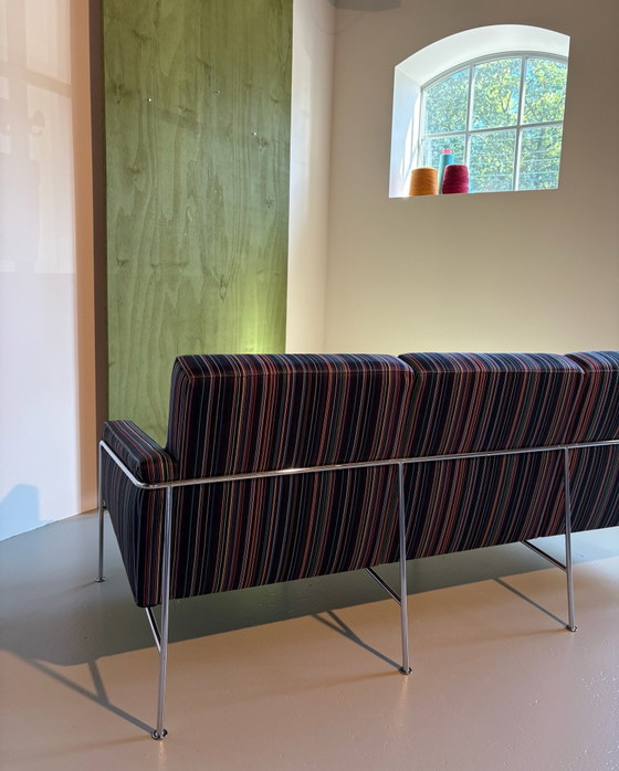 Fritz Hansen model 3303 Arne Jacobsen – 3-5 zitsbanken, Wol, Chroom (photo 12 of 15)