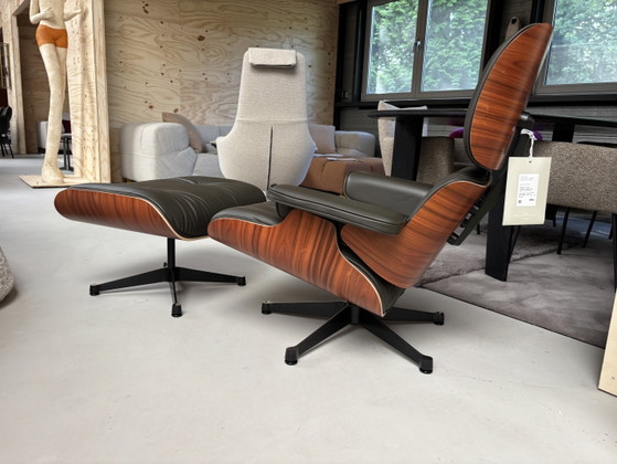 Nwe Vitra Eames Lounge Chair + Ottoman Palisander Brown Premium Leather 2026 – Draaistoelen, Aluminium, Wood (photo 8 of 9)