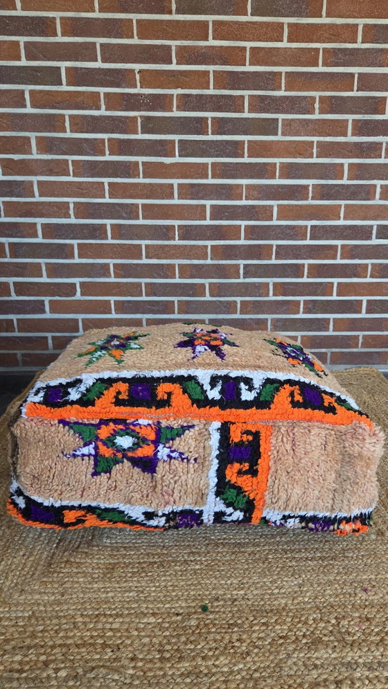 Vintage Berber Pouf Handmade in Morocco – Footstools & poufs, Wool (photo 4 of 5)
