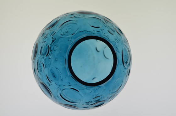 Image 1 of Vase en verre bleu avec bubbels en forme de boule Vintage