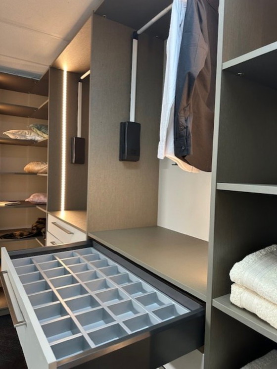 Image 1 of L-shaped open wardrobe