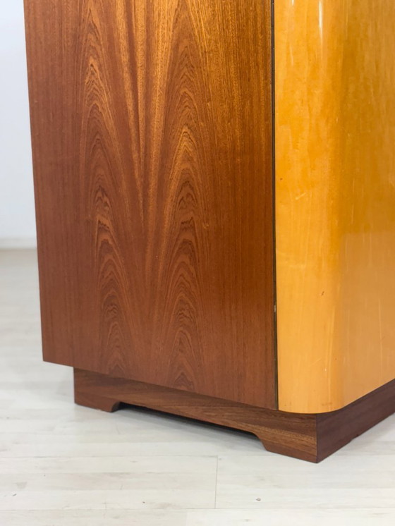 Image 1 of Bellissimo armadio / guardaroba / ripostiglio / credenza di metà secolo