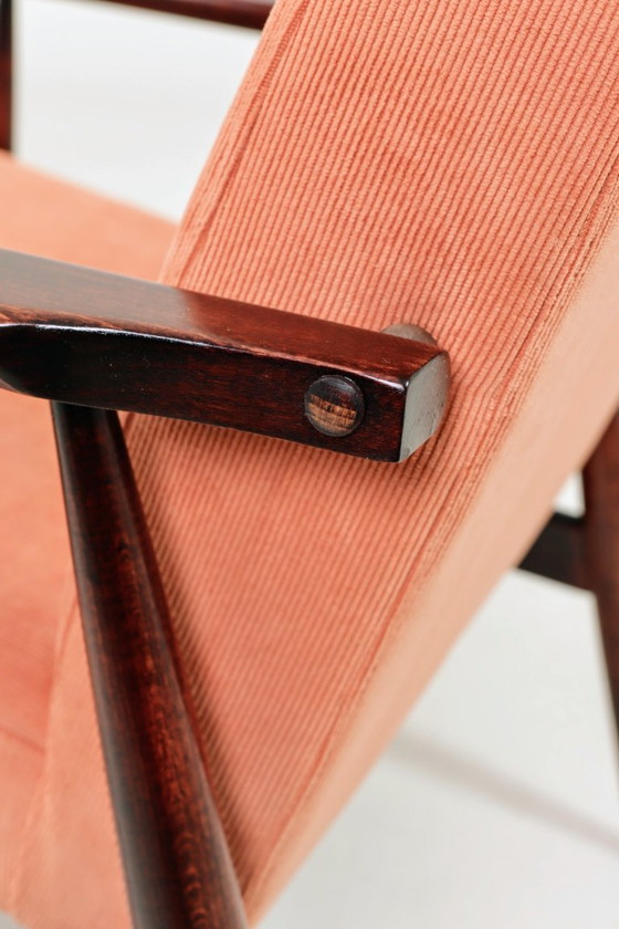 Image 1 of Poltrona in velluto a coste rosso corallo in stile moderno di metà secolo, disegnata da H.Lis.