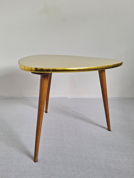 Table basse/d'appoint triangulaire vintage des années 1950 – Tables d'appoint, Wood, Metal (photo 2 of 7)