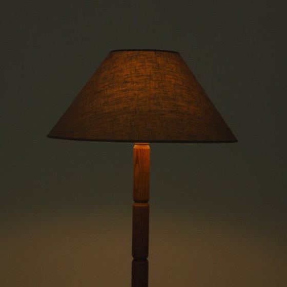 Image 1 of Lampadaire en bois style milieu du siècle