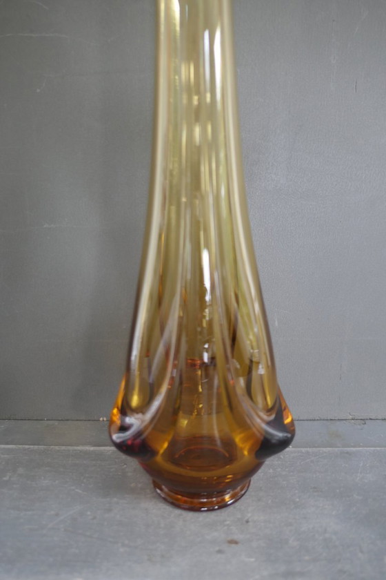 Image 1 of Grand vase vintage en verre ambré