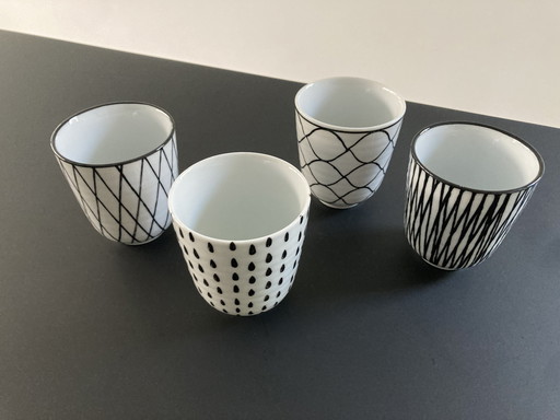 Juego de cuatro tazas de café con motivos geométricos, diseño escandinavo