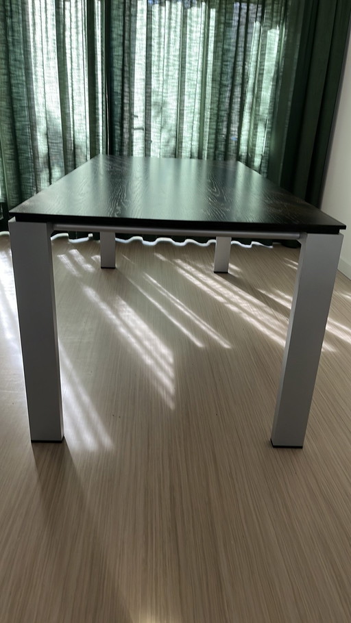 Arco graphic table