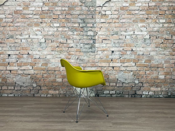 Vitra DAR – Plastique Moutarde | Charles & Ray Eames – Fauteuils, Plastic, Chrome (photo 7 of 17)