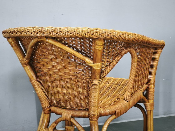 Image 1 of Conjunto de salón italiano de ratán y mimbre de los años 50, con cuatro sillones y mesa.