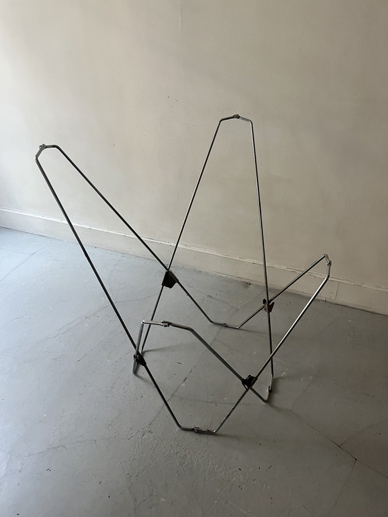 Image 1 of Sillón con diseño de mariposa en cromo y cuero negro