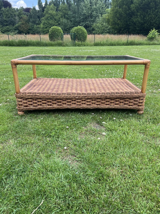 Table basse en osier vintage très mignonne